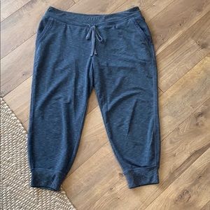 ATHLETA slouchy 3/4 joggers with pockets M